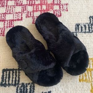 Vionic black fur slipper house shoes